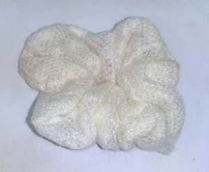 ヘアーアクセサリー シュシュ ニット地白色 おしゃれ!新品未使用 拍卖