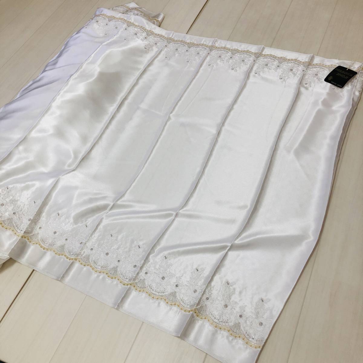 k1257 タグ付 HIRAOKASHOJI 布地 はぎれ 巾95×長13.7m 白 刺繍 花柄 光沢 綿混 エレガントガーリーチック拍卖