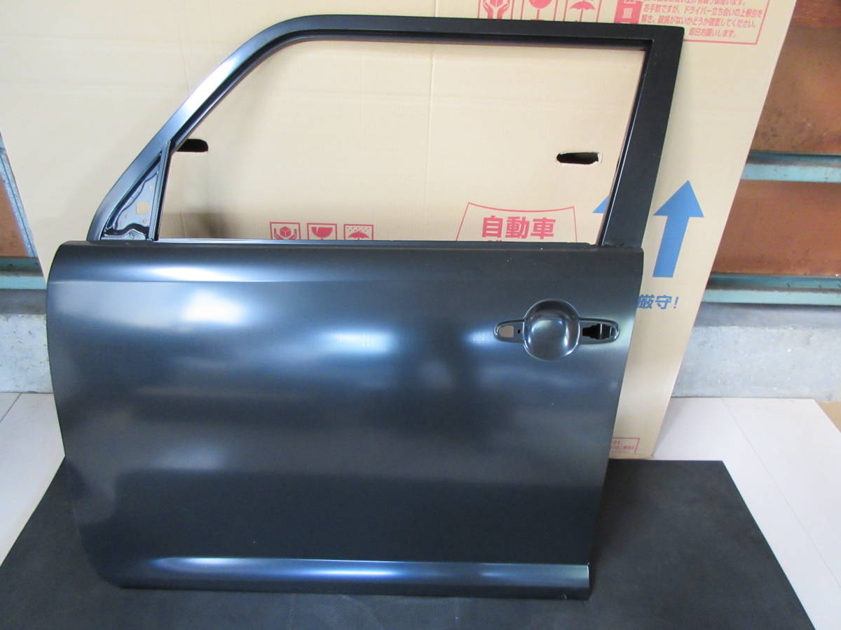 【未使用品・キズ有】 トヨタ フロントドア 左(67002-12A70) 拍卖