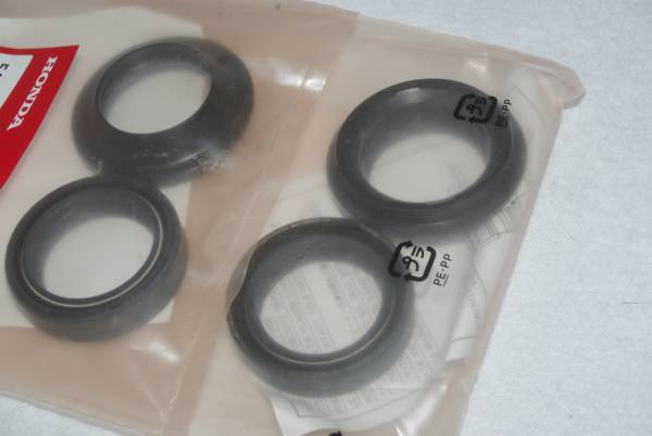 レブル・クラブマン フロントフォーク オイルシール ダストシール  1台分 ホンダ純正 新品 ★*【水曜・日曜・祝日休み 臨時休業有】拍卖