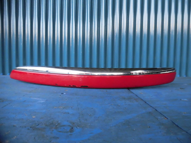 VW ゴルフジェッタ フロントバンパーモール 左 赤 Z529拍卖