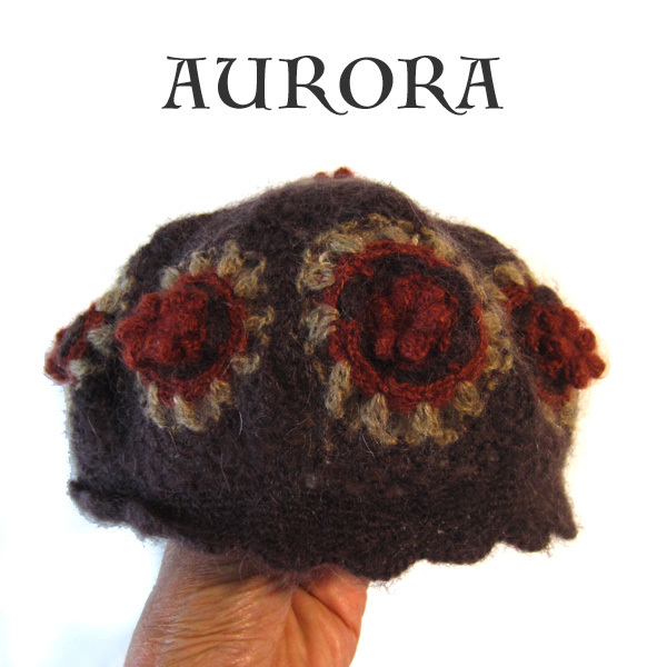 美品 AURORA お花が可愛いニットキャップ ブラウン拍卖