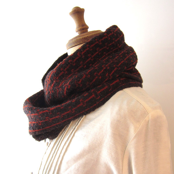 美品 T.P EXCHANGE 総柄スヌード 茶/赤拍卖