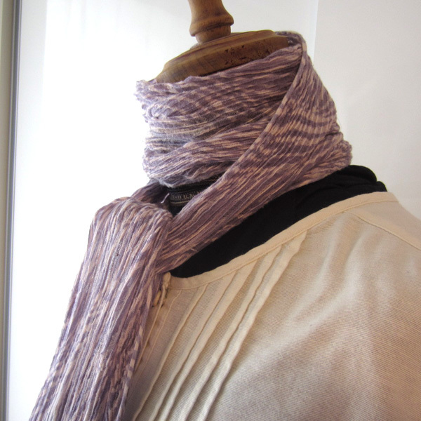 美品 プリーツの入った薄手ストール パープル拍卖