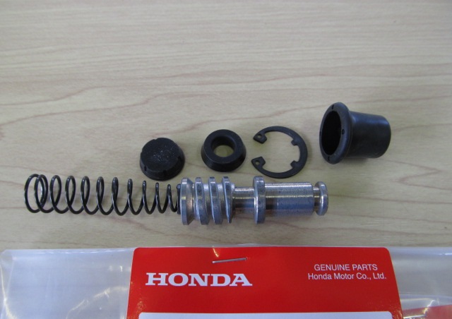 フリーウェイ250 MF03 純正フロントブレーキマスターピストンキット 新品 オーバーホールキット拍卖