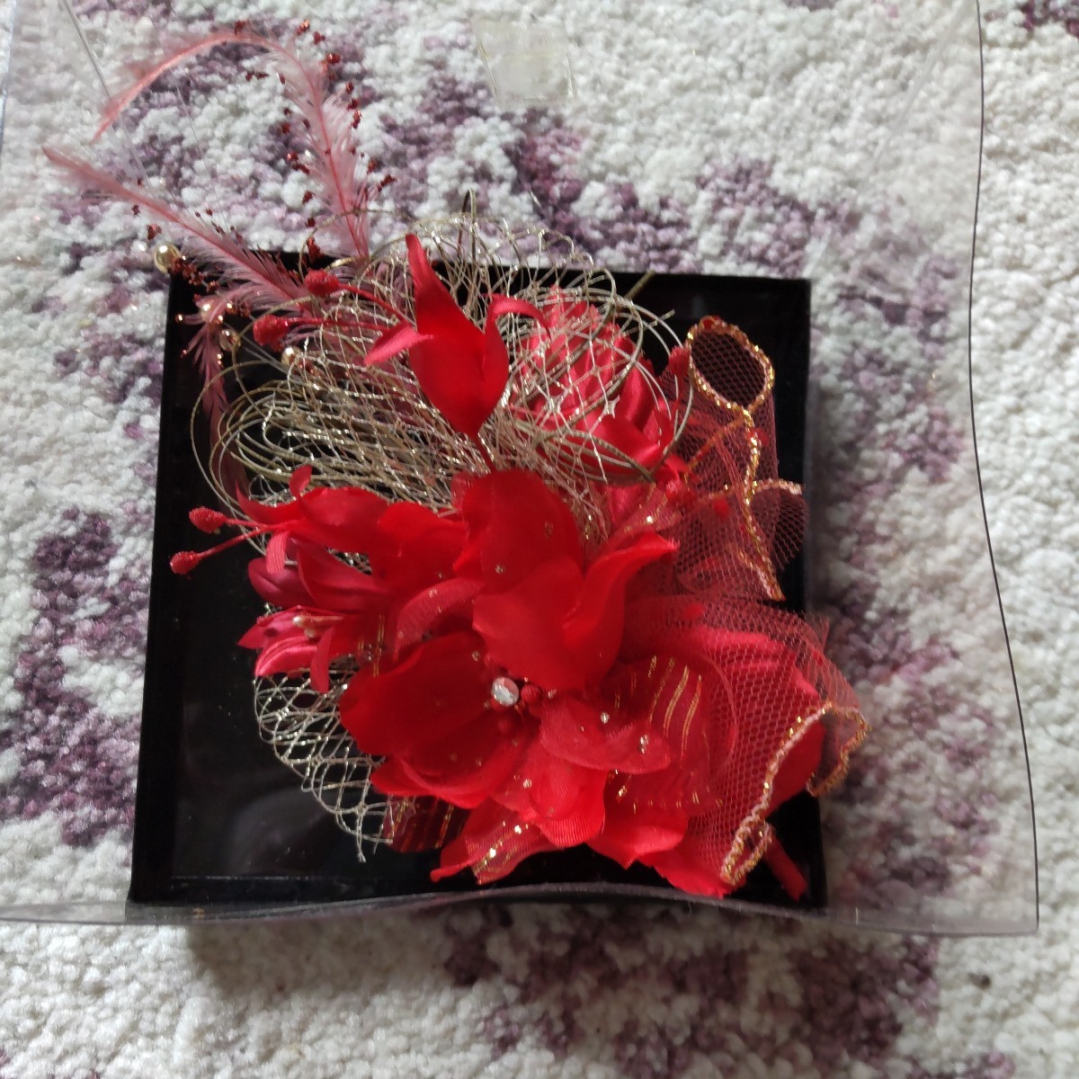 結婚 入学 卒業 卒園 発表会 4500円 エレガント ゴージャス 豪華 コサージュ 赤真紅 花モチーフ 金 レース 羽根 ビーズ  拍卖