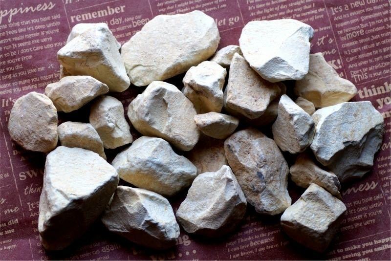 高純度 国産モンモリロナイト1kg 水質改善に効果あり 有害物質強力吸着 ミネラル補給 金魚 メダカ 熱帯魚 カメ拍卖