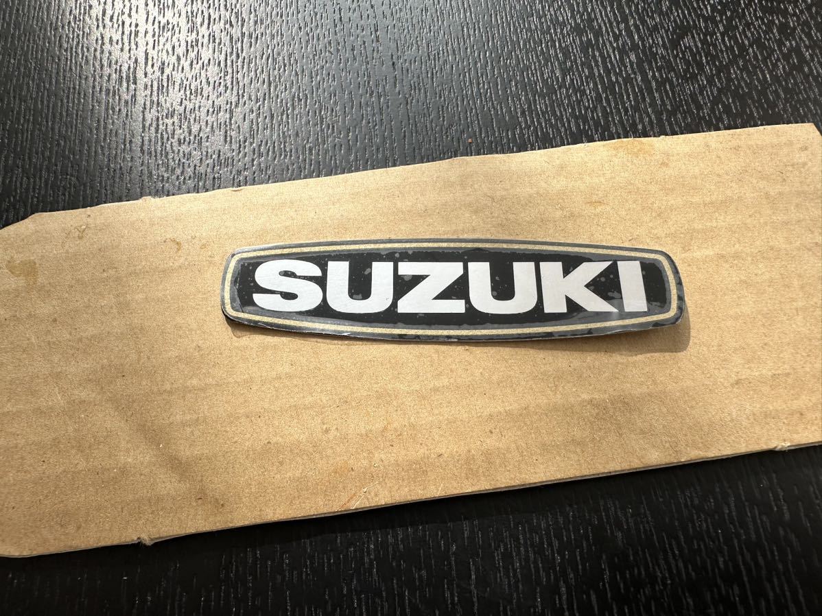 ★彡 GT380 当時物 ダイナモ・ポイントカバーエンブレム 純正新品 68233-33000拍卖