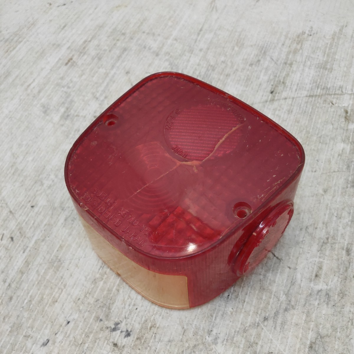 【1015-126】スズキ マメタン? 純正 テールライトレンズ 35710-15 ランディー? TS125? テールランプレンズ ジャンク 当時物拍卖