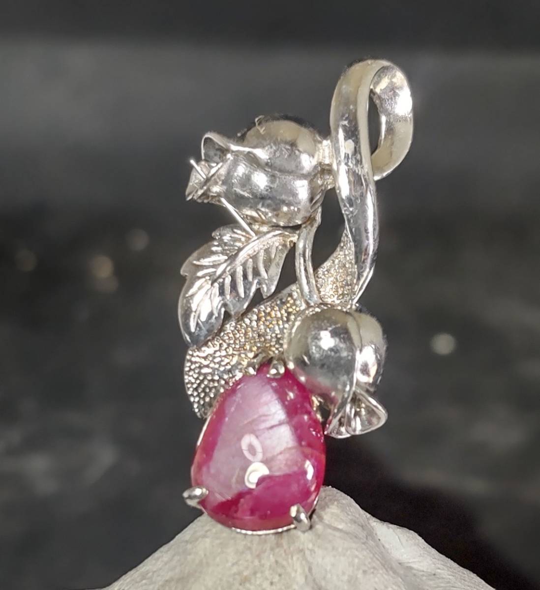 バイカラーサファイアのペンダントトップ ② ピンクサファイア 産地 ミャンマー拍卖