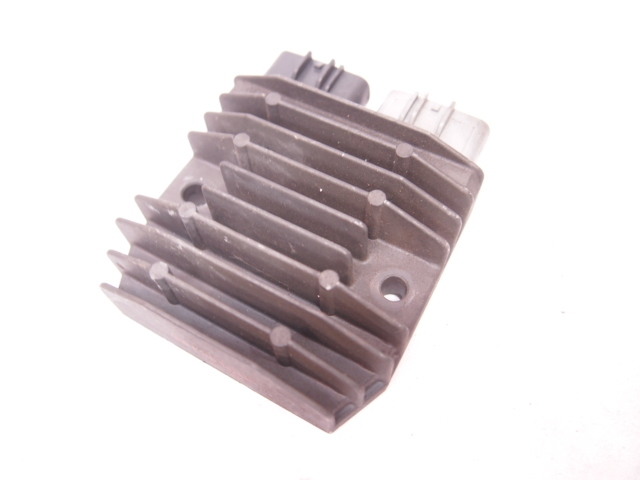 トライアンフ純正レギュレーター 未チェック確認 MOS-FET流用に。FH012ABデイトナ675 ストリートトリプル拍卖