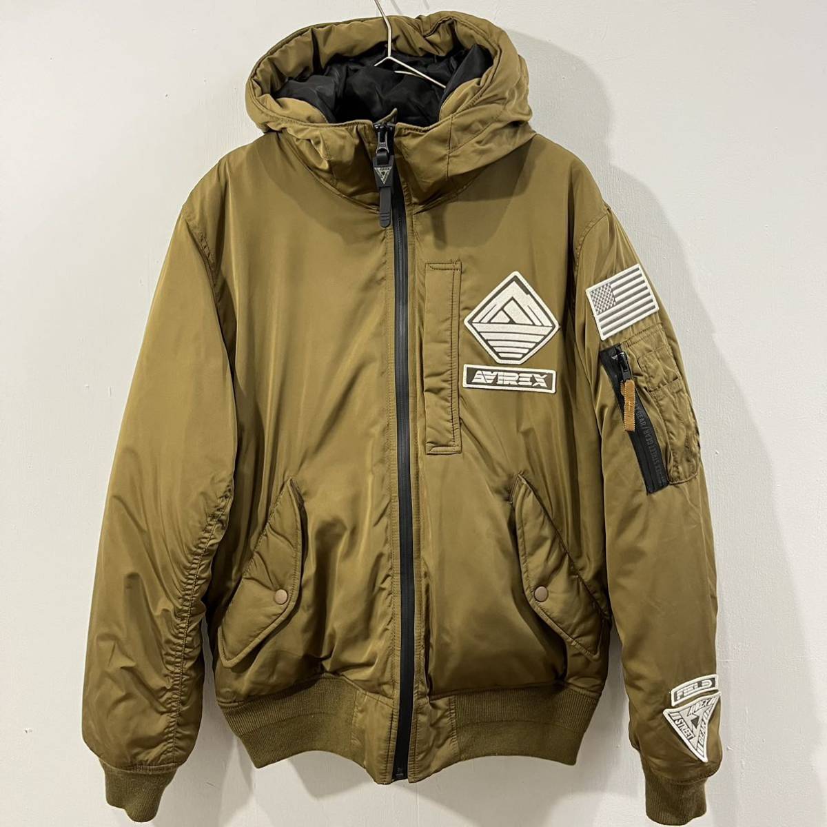 AVIREX 中綿ジャケット リフレクター 刺繍 防水 デカロゴ ジップアップ フライトジャケット フード アヴィレックス【送料一律/同梱可能】F拍卖