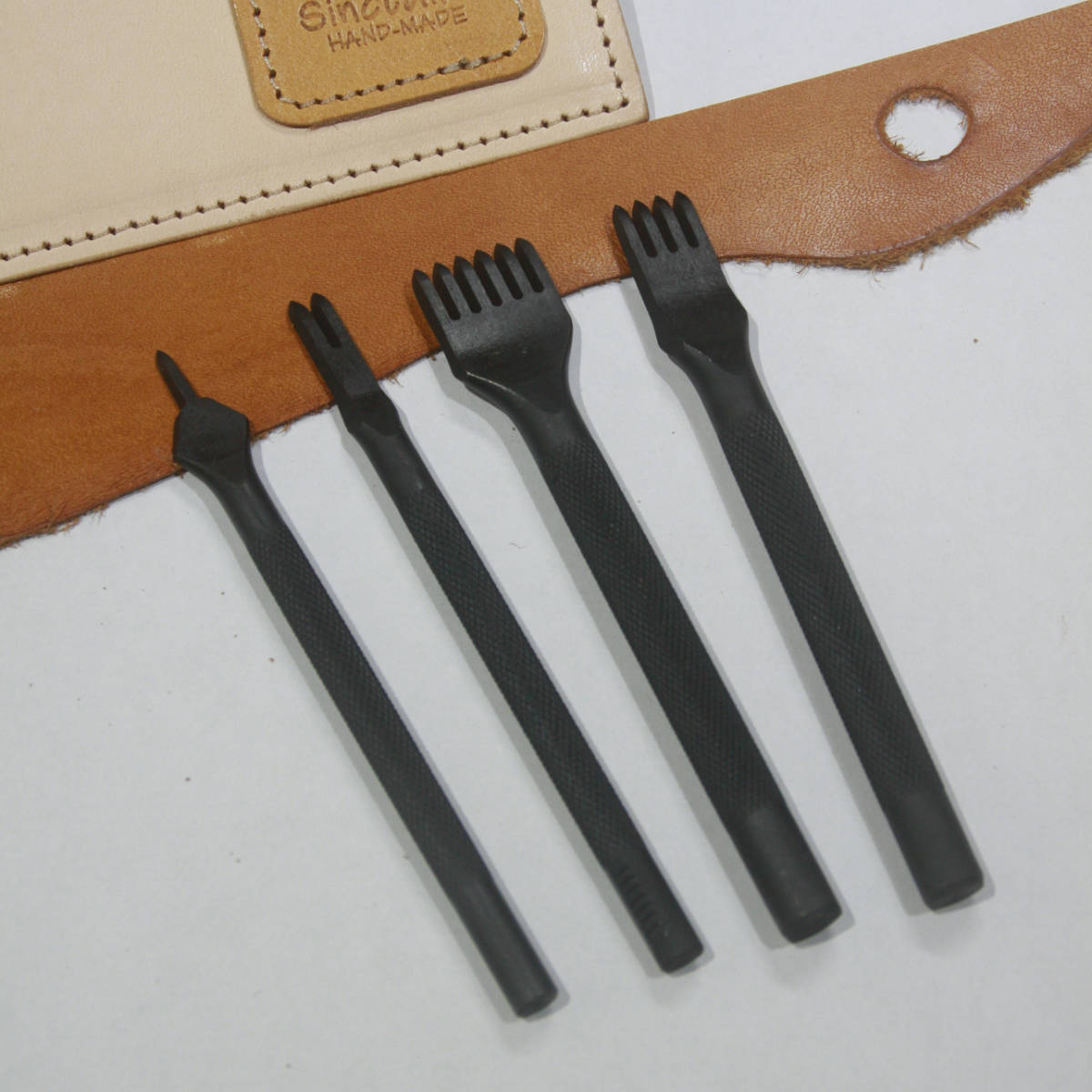 レザークラフト 菱目打ち 3mmピッチ (1/2/4/6)刃の4本セット拍卖