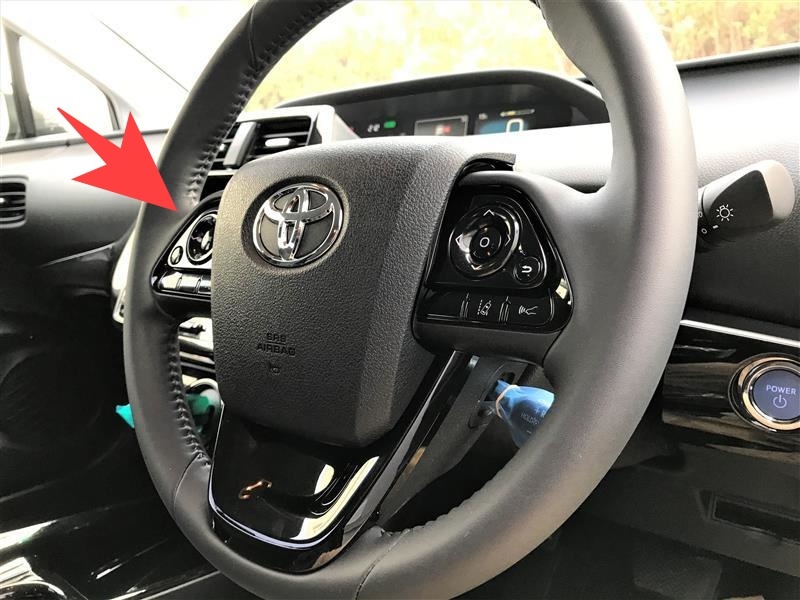 ★新品★ トヨタ純正 TOYOTA ZVW50プリウス 後期 ステアリング ハンドル パネル ブラック拍卖