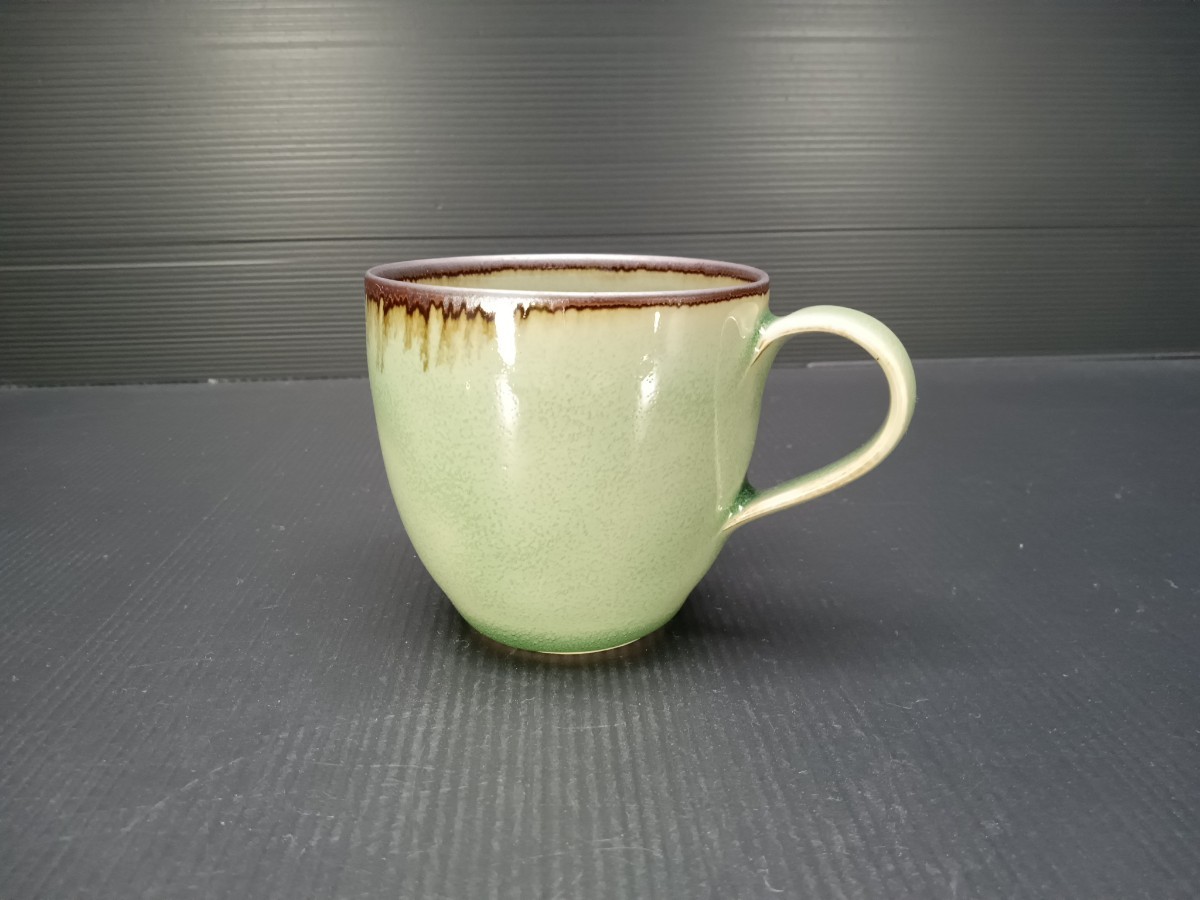 青瓷マグカップ 圓田拓男作 美術年鑑掲載作家 有田焼 陶芸作家 青瓷 青磁 コーヒーカップ 紅茶カップ マグ ティーカップ 手作り拍卖