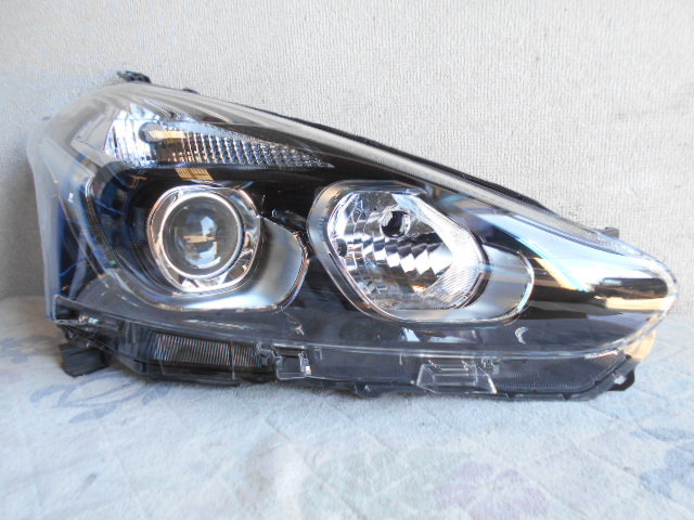 ⑩ シエンタ ヘッドライト右 NSP170G NSP175G KOITO 52-282拍卖