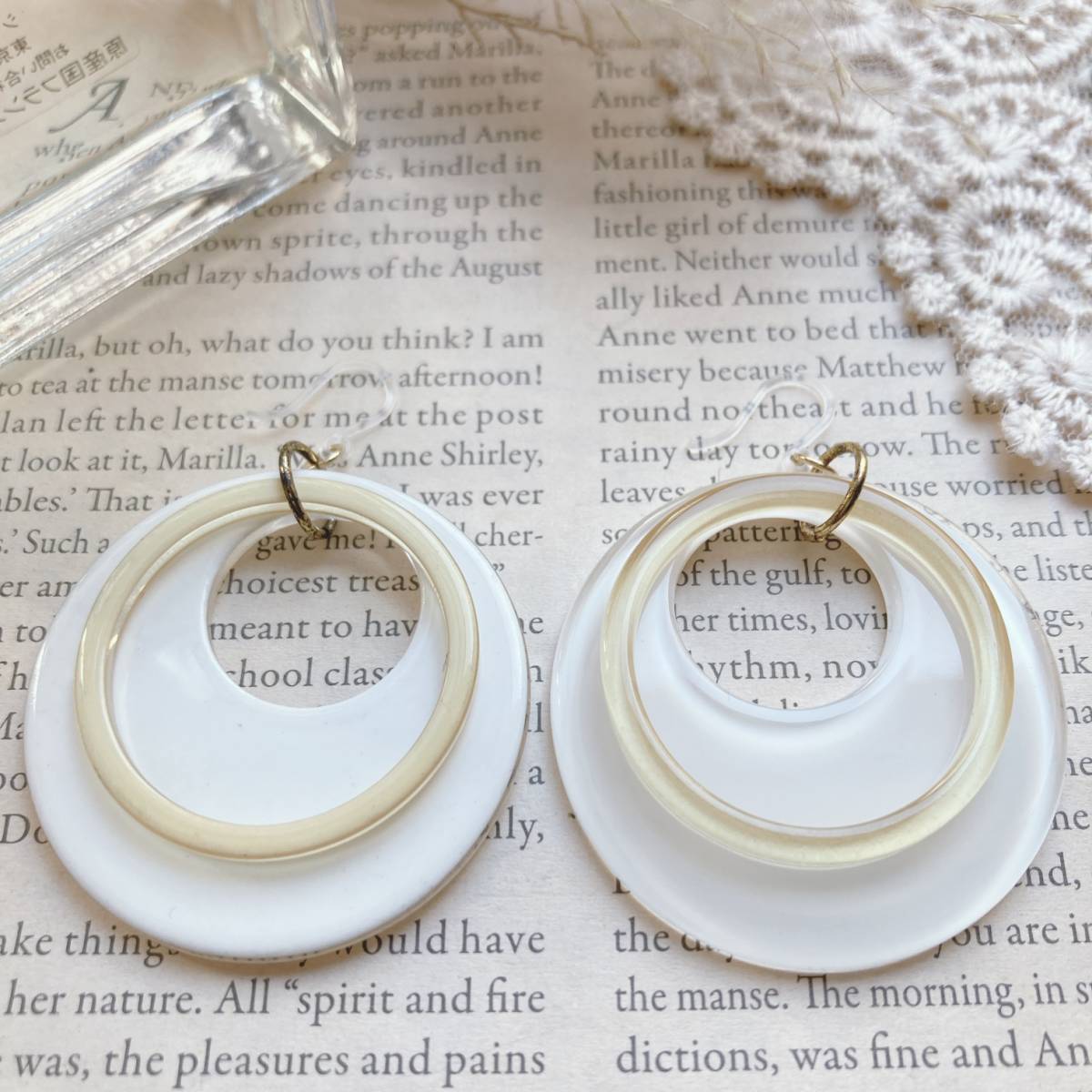 ピアス 樹脂 ラウンド ホワイト 2連 ゆらゆら☆Vintage jewelry accessories A0657拍卖