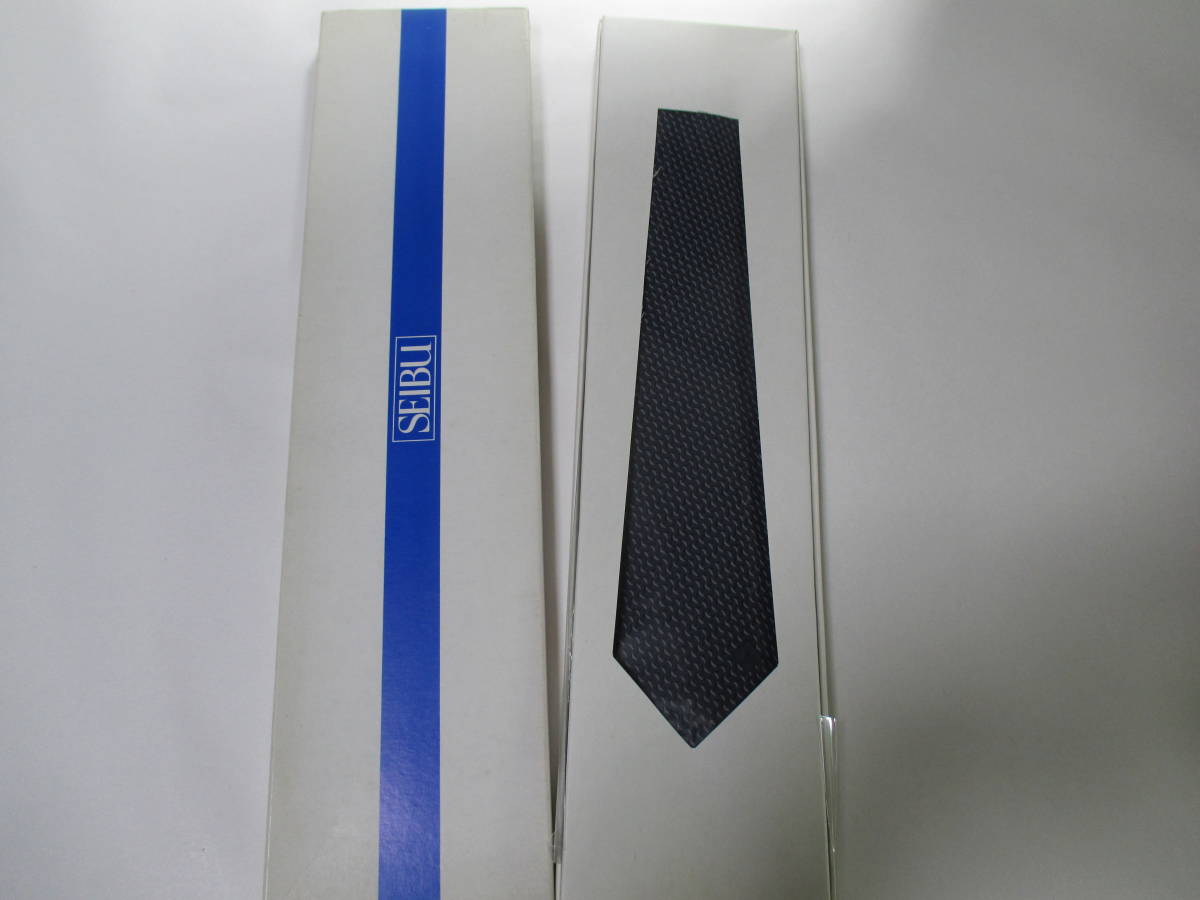 ◇ジャン=ルイ・シェレル Jean-Louis Scherrer ◇ネクタイ◇西部デパート販売品◇新品・未使用◇その他柄/紺色系◇第30弾ブラ◇30-135◇ 拍卖