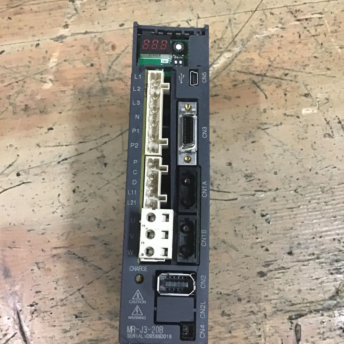 M184 MITSUBISHI MODEL MR-J3-20B POWER :200W OFF. INPUT:1.5A 3PH+1PH200-230V 50HZ拍卖