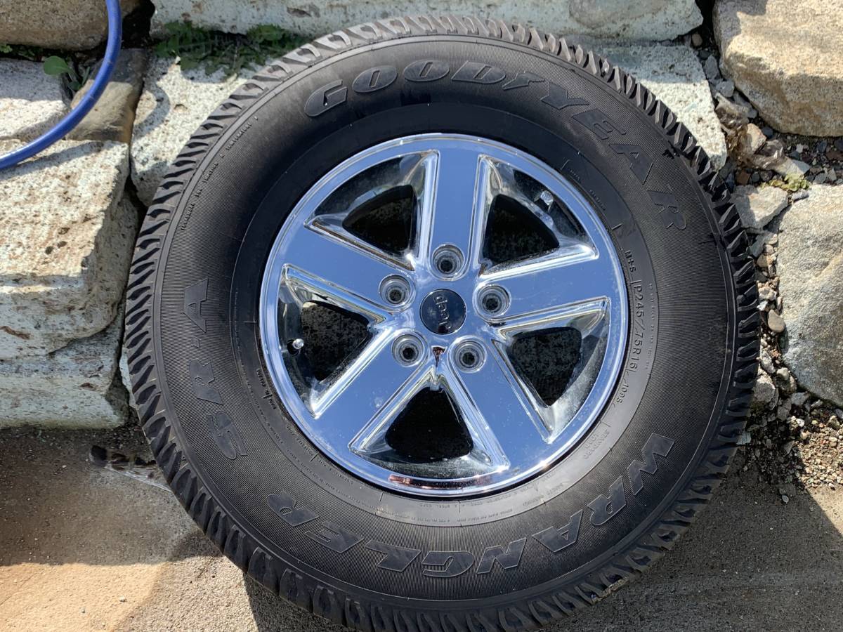 希少! JEEP ジープ・ラングラー JK?純正 メッキアルミホイール 16吋7J+44.45 &'05yグッドイヤー ラングラー 中古タイヤ1本拍卖