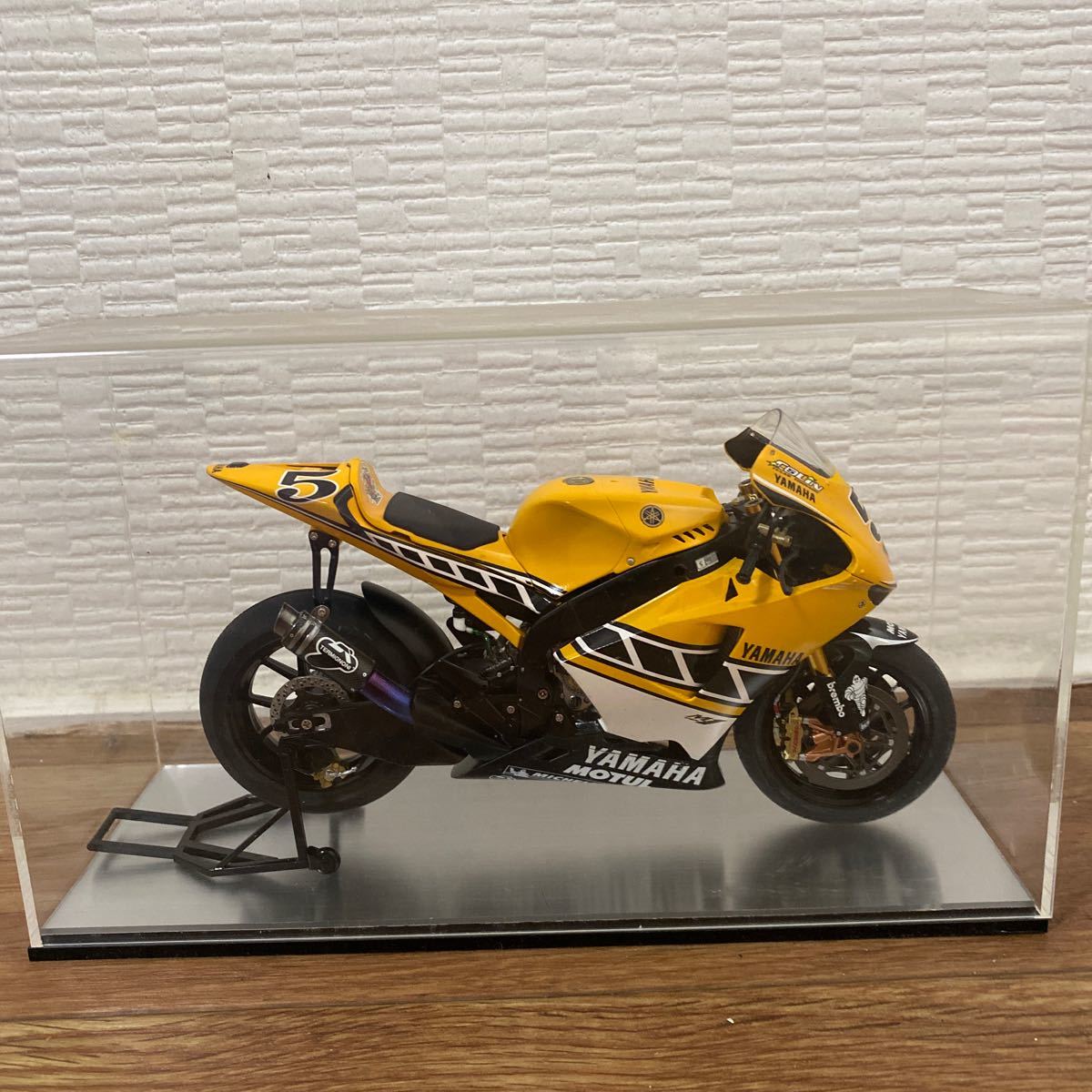 個人製作品タミヤ1/12YZR-M105 50th USアニバーサリーゼッケン5 C.エドワーズ完成品拍卖