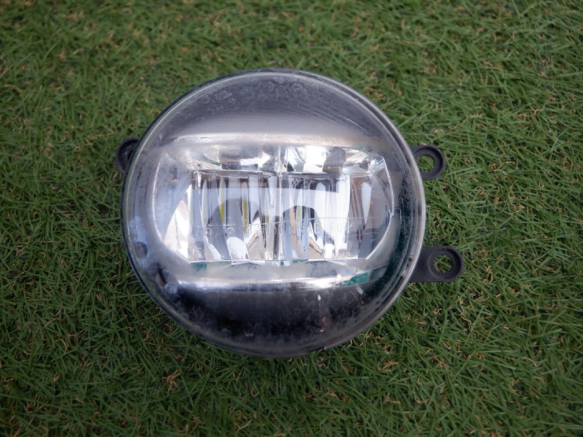 点灯確認済 トヨタ純正 LED フォグランプ フォグライト KOITO 48-150 左側 アルファード ヴェルファイア ノア ヴォクシー アクア プリウス拍卖