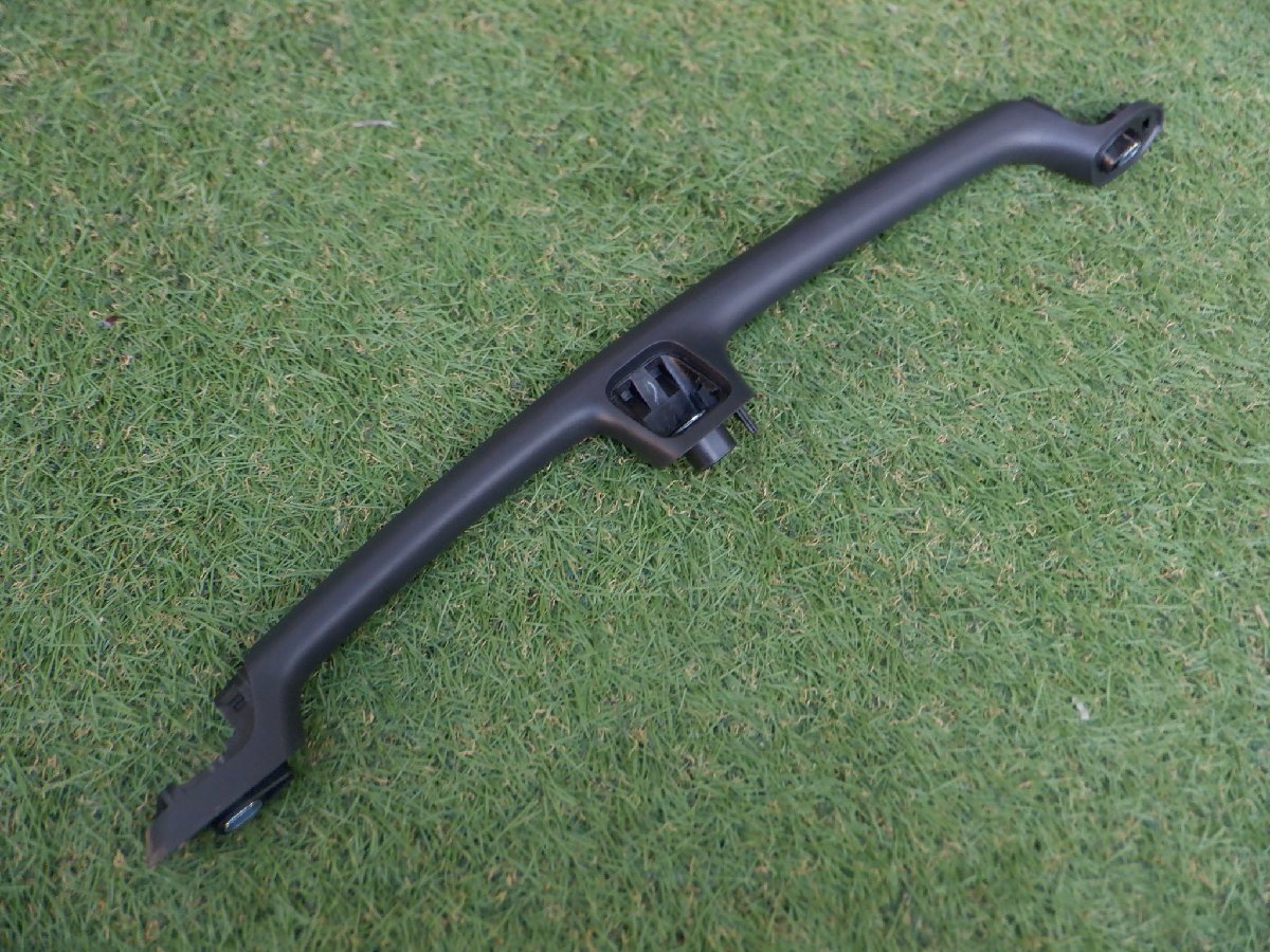 新車外し トヨタ純正 ZWR90W ZWR95W MZRA90W MZRA95W 90 ヴォクシー ノア ピラーアシスト グリップ 74680-V1020 m-23-10-548拍卖