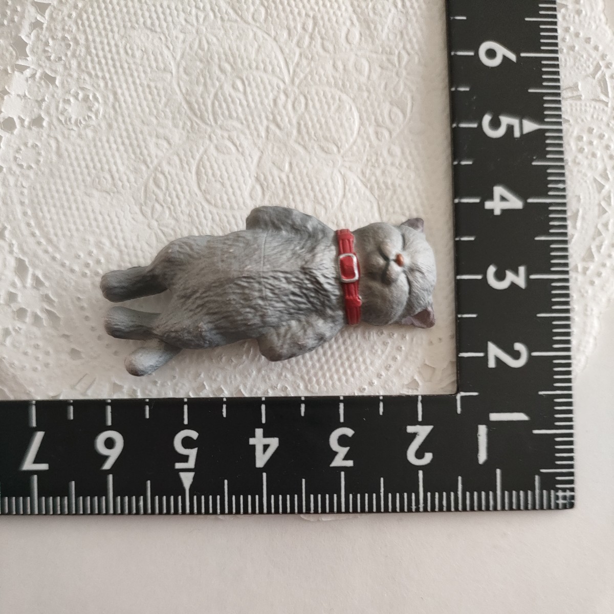 3r1013 猫 ねこ 子猫 仔猫 ミニチュア グレー 仰向け ネコ ドール用ペット バービー ジェニー リカちゃん momoko 1/6ドール ドールハウス拍卖