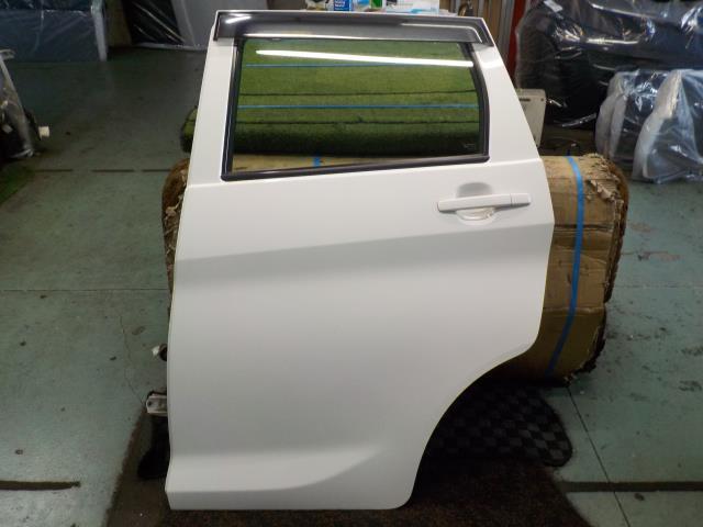 eKワゴン B11W 左後ドア W37/白 傷・へこみ【個人宅宛発送不可】拍卖