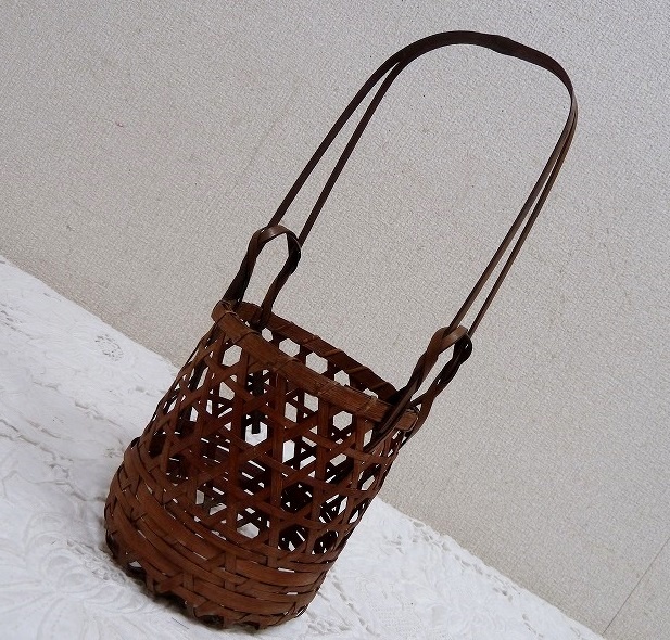 (☆BM)木製 花器 花籠 竹編み 筒入り 持ち手付き 竹籠 全高28.5㎝ 和風 花瓶 華道具 茶道具 花入れ拍卖