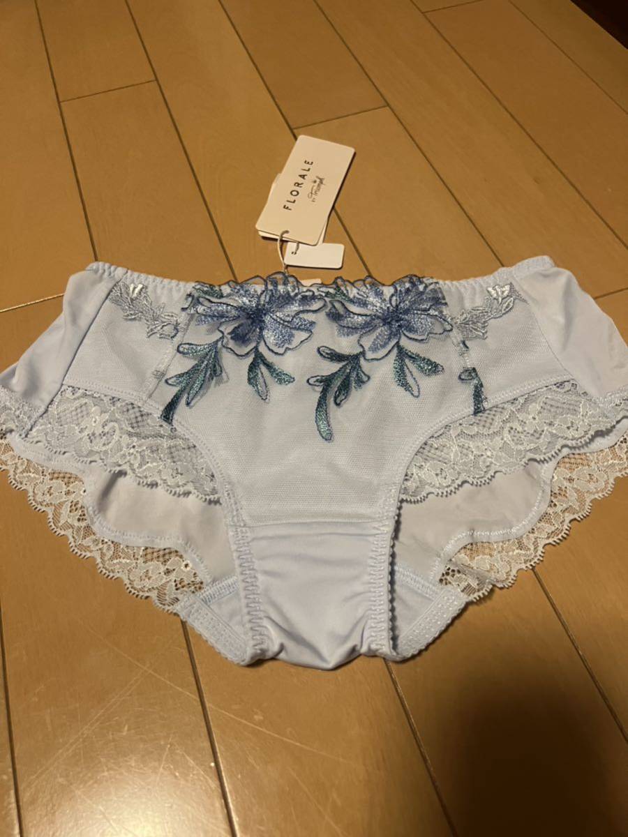 triumph トリンプ FLORALE 高級ヒップハング Mショーツ 水色 新品未使用です。拍卖