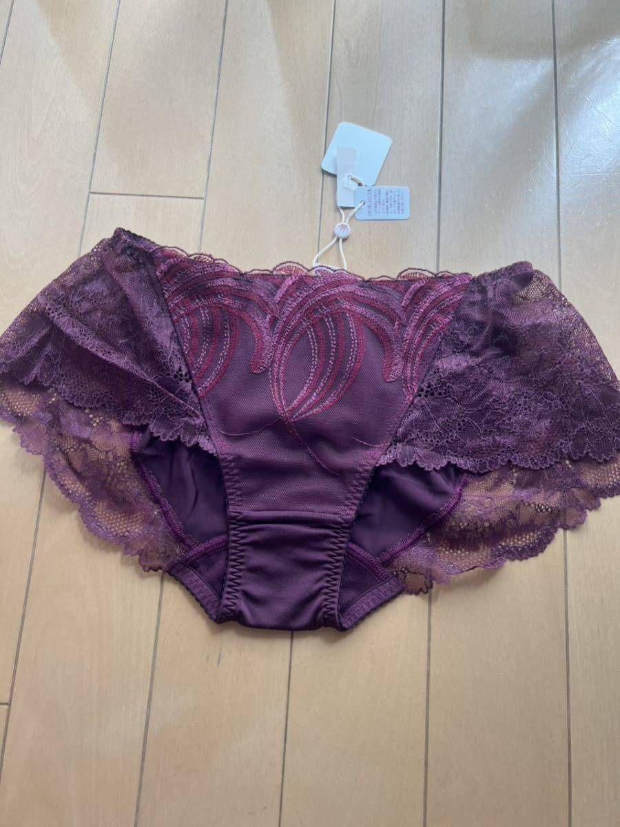 triumph トリンプ FLORALE バックレース 赤紫色 高級ヒップハングMショーツ 新品未使用です。 拍卖