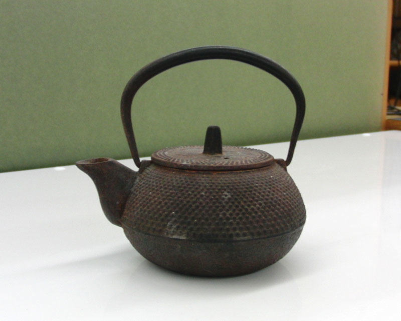 南部鉄器 岩鋳 鉄瓶 霰紋玉形 レトロ クラシカル 伝統工芸 札幌 手稲拍卖