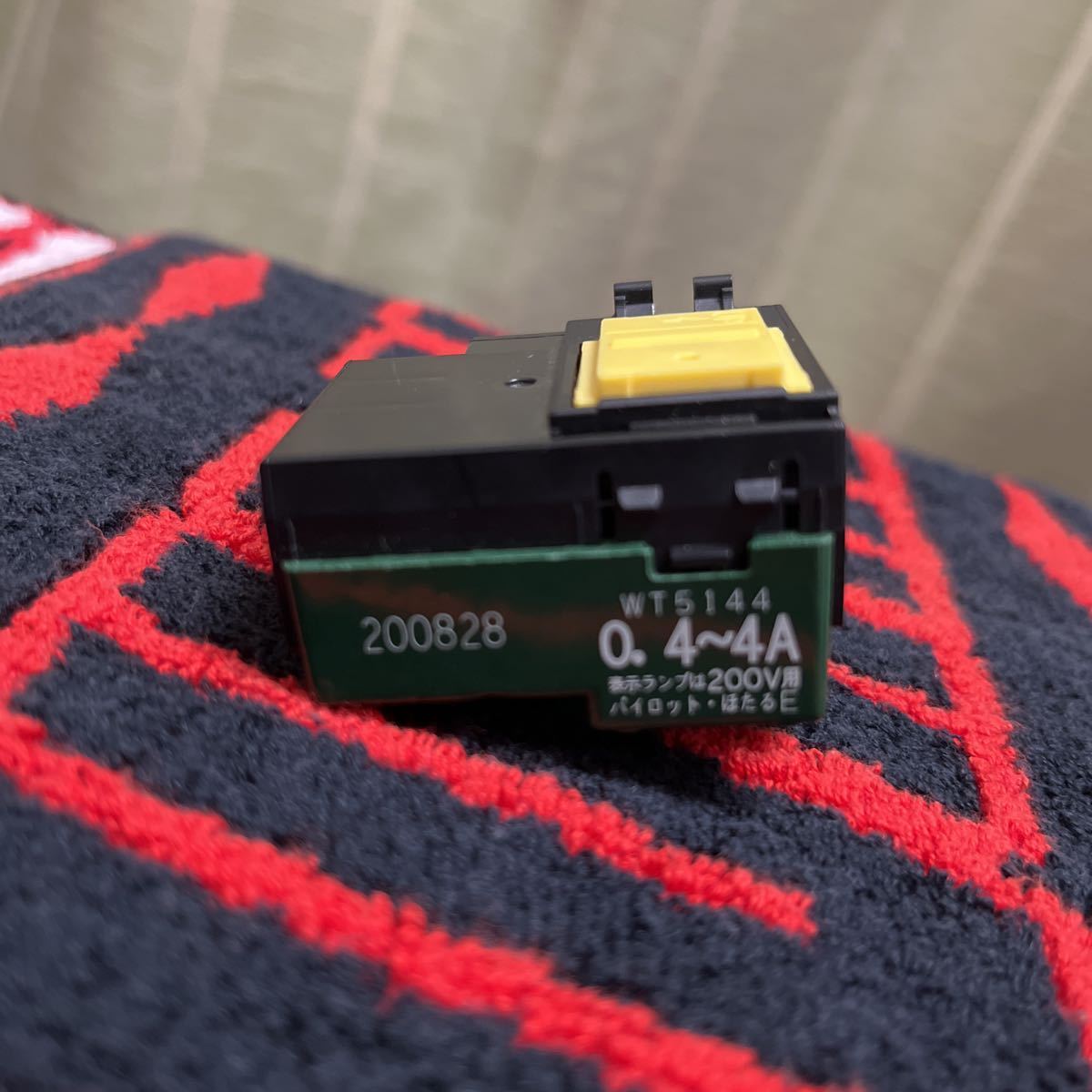 ☆新品未使用☆パナソニック (Panasonic) コスモシリーズワイド21 埋込スイッチE 4路 WT5144 1個 0.4~4A 200V用 パイロット・ほたるE拍卖