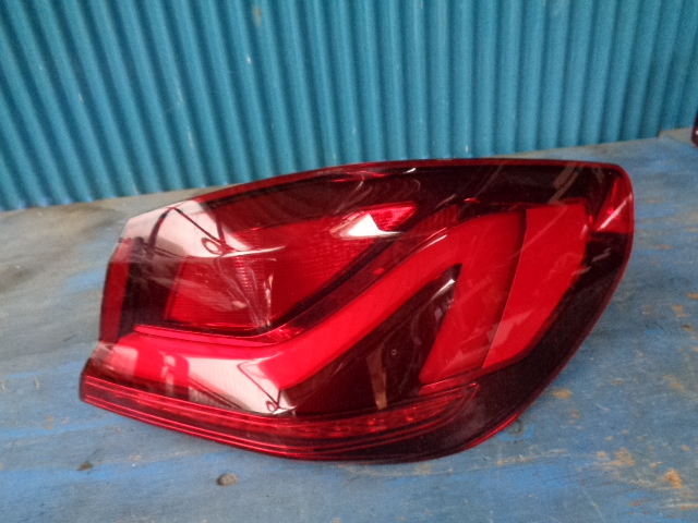 BB237 BMW F40 1シリーズ テールライト 右 63217450644拍卖
