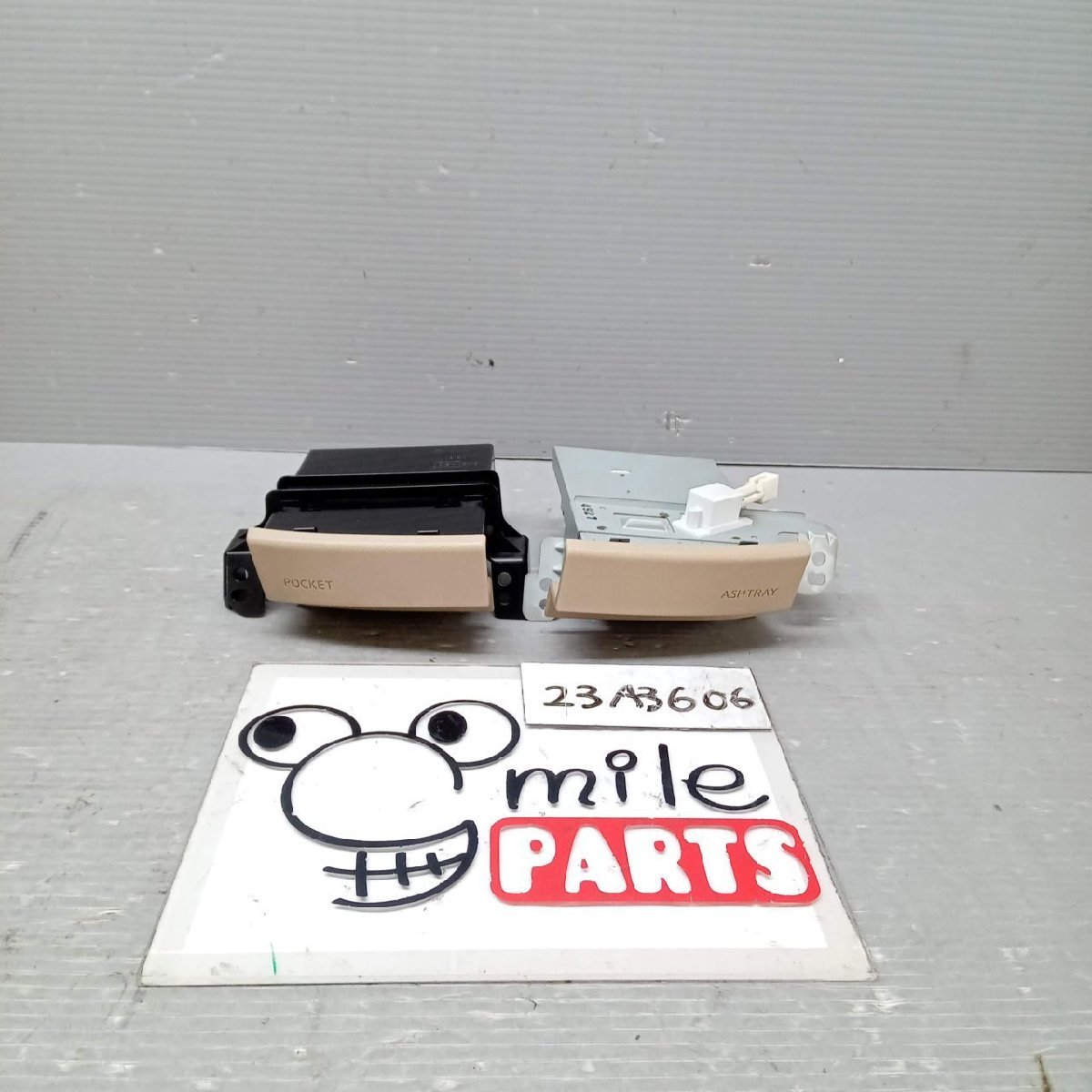 TNC24/TC24 セレナ 純正 ポケットトレイ+アッシュトレイセット 1A5-9-4/23A3606*同梱不可拍卖