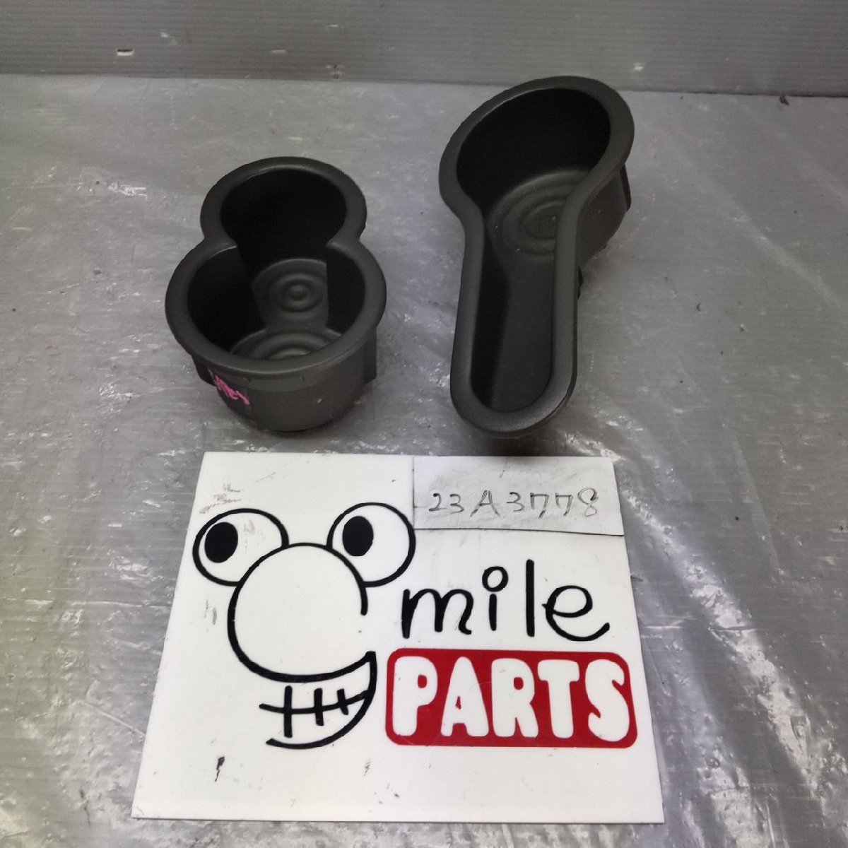 NZ12/Z12 キューブ 純正 シートドリンクホルダー右側ドリンクホルダー 1D1-4-8/23A3778*同梱不可拍卖