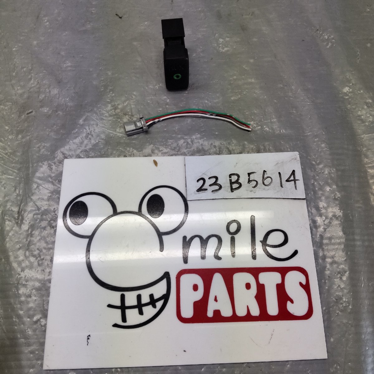 L375S/L385S タント 純正 AUX差し込み口 1A5-3-3/23B5614*同梱不可拍卖