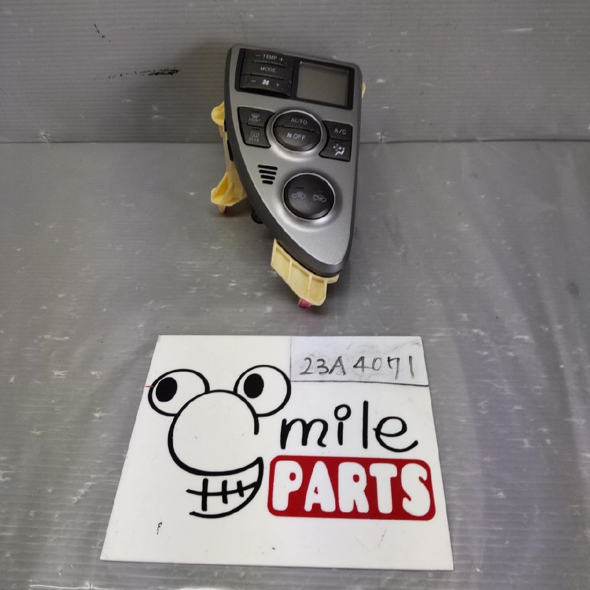 NCP100/NCP105 ラクティス 純正 エアコンパネル 2Z2-17-2/23A4071*同梱不可拍卖