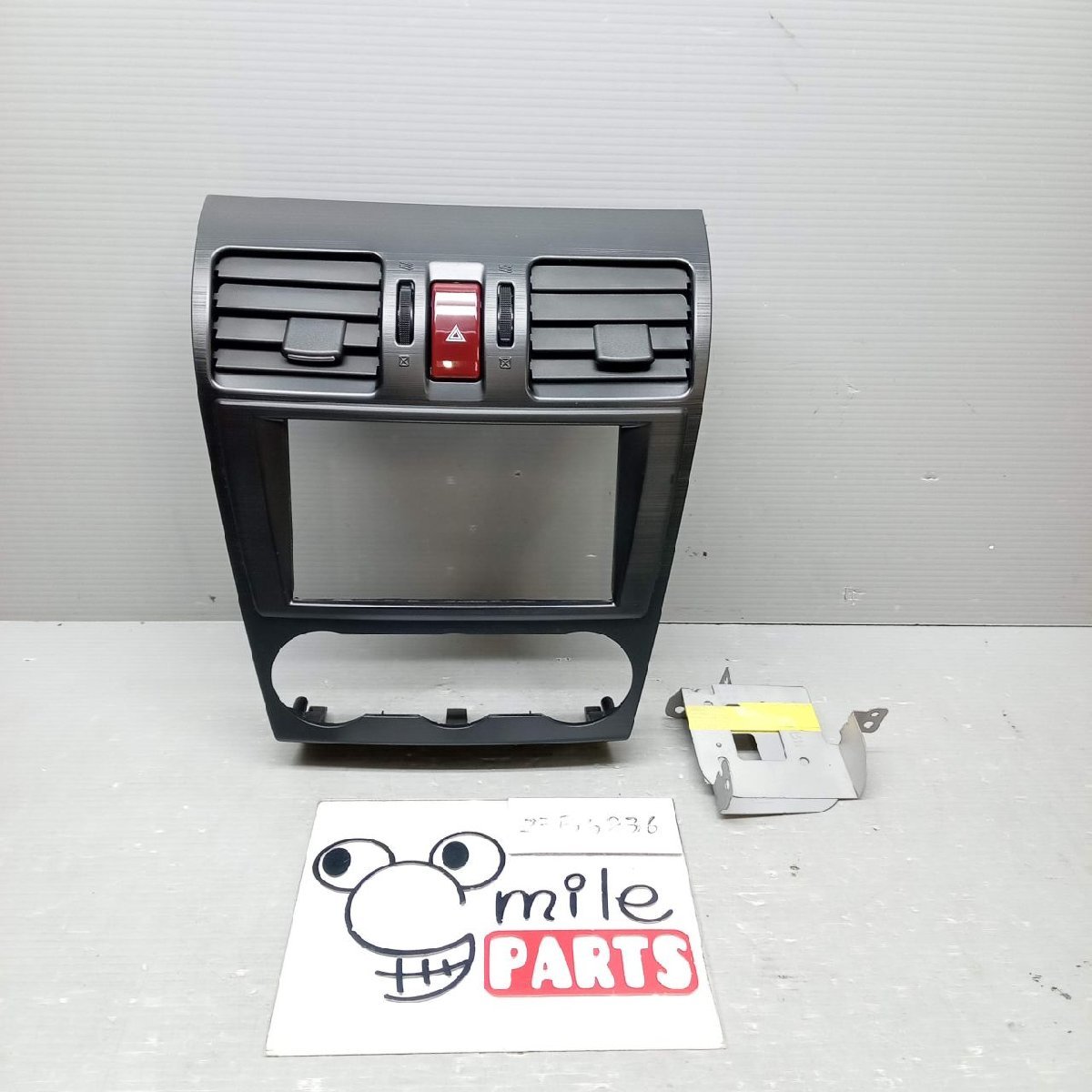 GP7 インプレッサ 純正 オーディオパネル(ステー付) 2Z2-19-2/23B5836*同梱不可拍卖