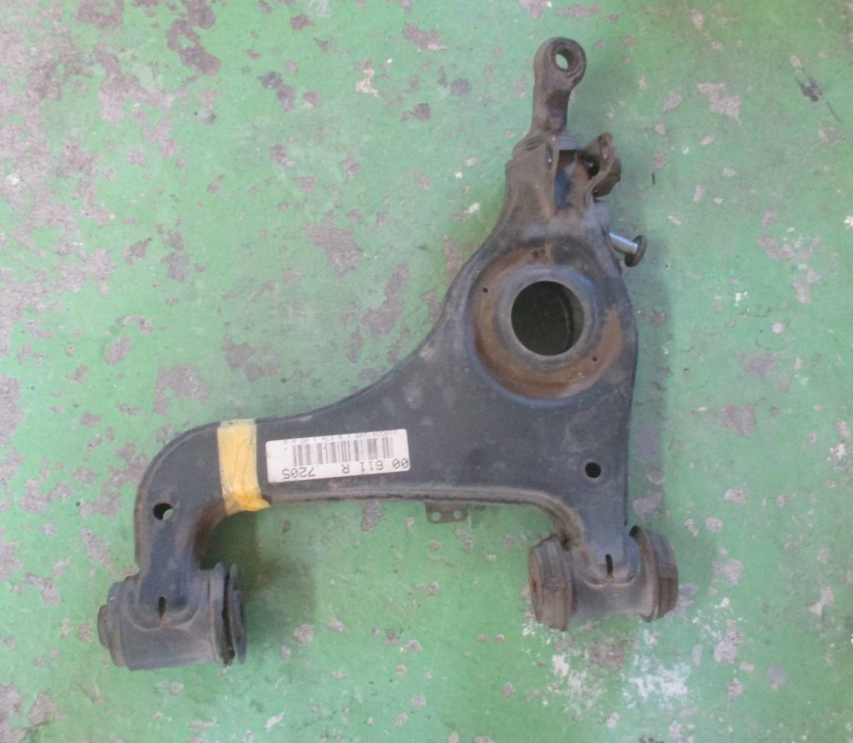 ベンツEクラスW210フロント右サスペンションE240ロアアームE320ロアーアーム サス ロワアーム ロワーアーム右フロントサス 2103307205拍卖