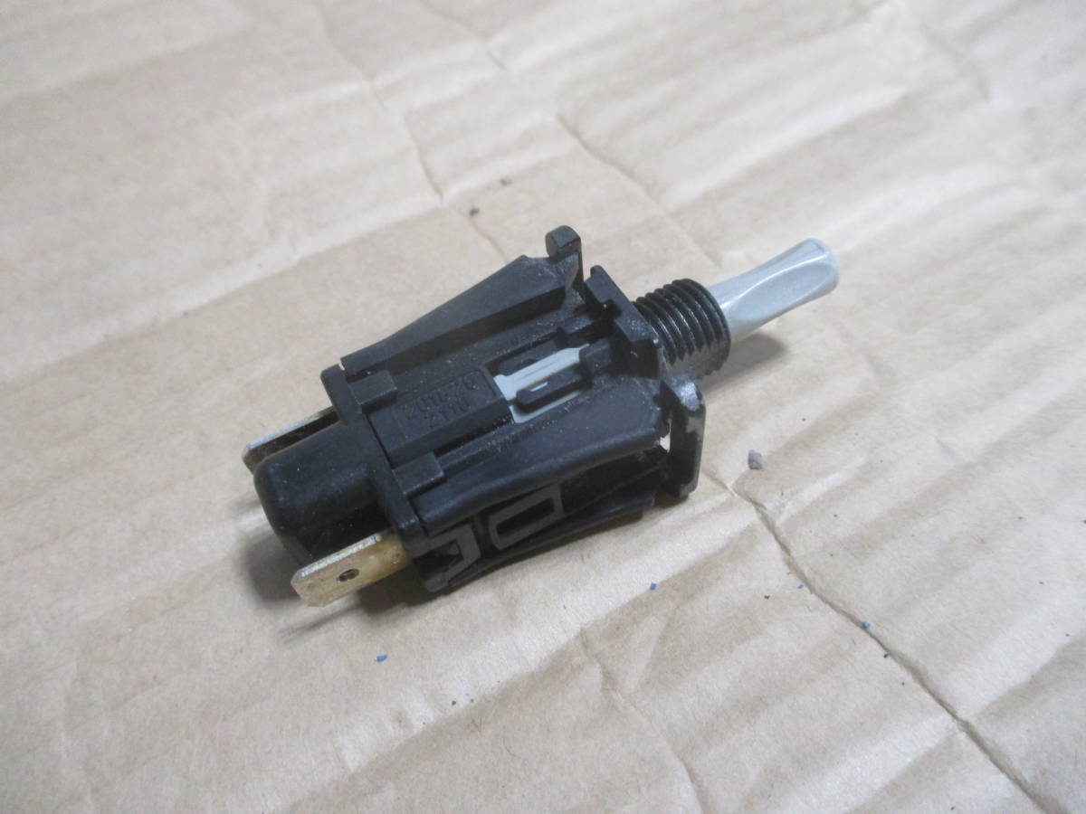 メルセデスW210ベンツEクラスE240純正グローブボックスE320ランプ ライト スイッチ グローブBOXランプスイッチ2018202110ボタン部品取り車拍卖