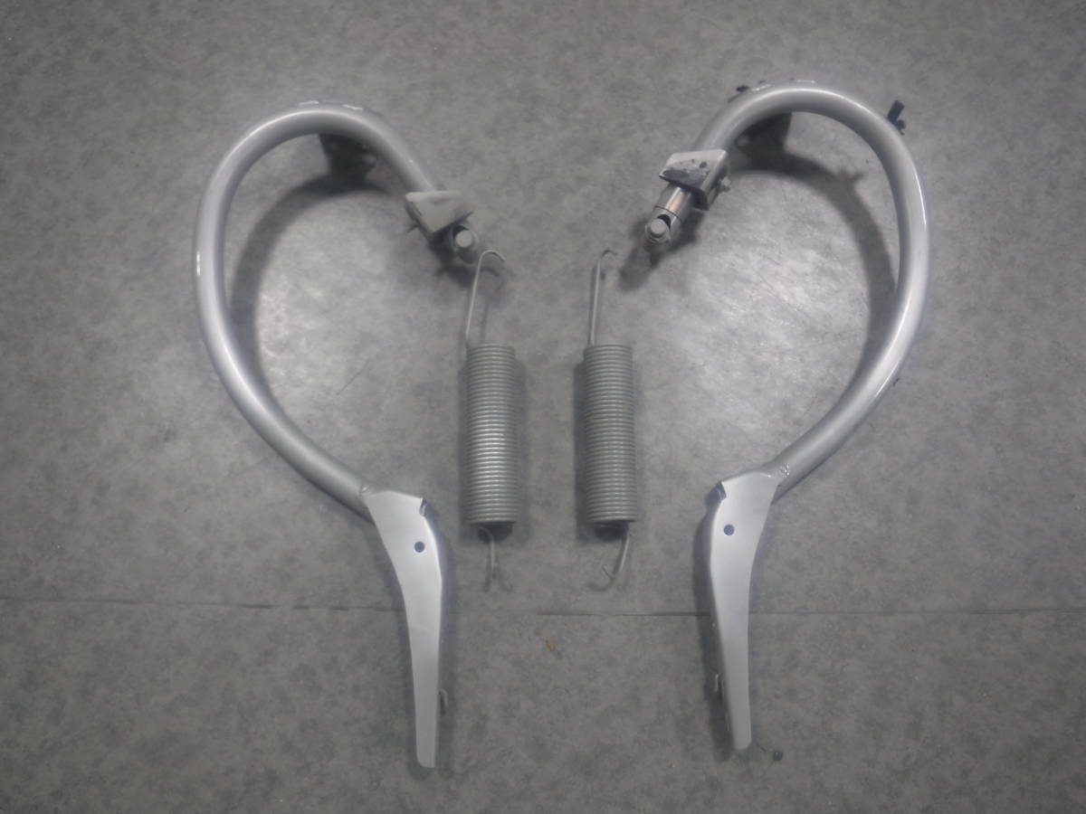 ベンツEクラスW210トランク右ヒンジ左リヤE240リッド開閉ヒンジ左右バネE320スプリング744シルバー リア バックドア メルセデス部品取り車拍卖