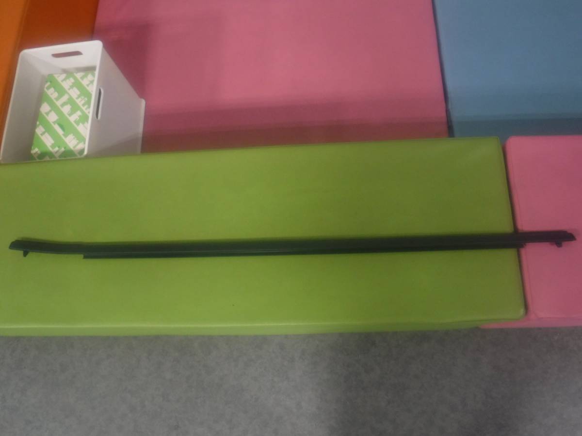 スバルSKEフォレスターSK5純正リアドア右 水切りモール右リヤドア ドアガラス ウェザーストリップ即決即日発送可能!!拍卖