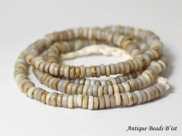 ●わくわく とんぼ玉★得割! ジャワ古色がかった乳白色ディスクビーズ一連(Φ6.0mm) 蜻蛉玉 トンボ玉 ガラスビーズ【E18031】拍卖