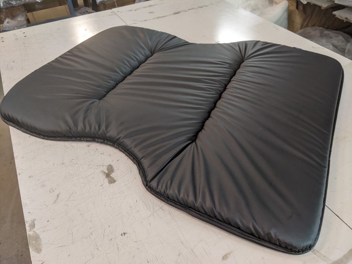 トヨタC-HRフルフラットマット PUレザ−タイプ厚み4センチリバーシブル可能新品未使用SHINKE製拍卖