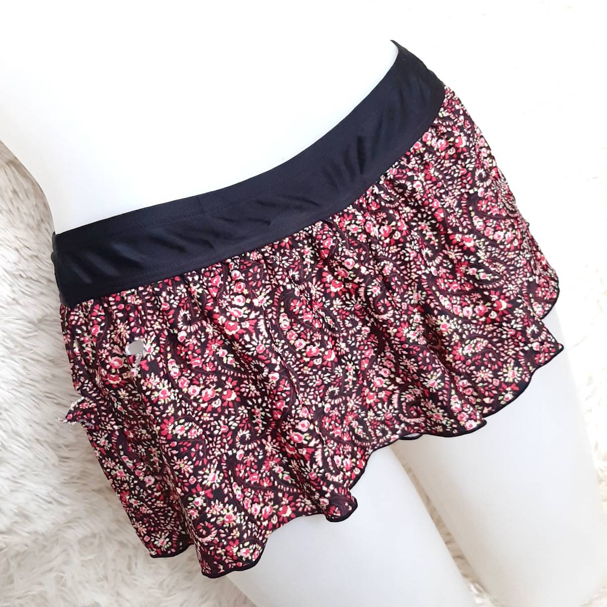 匿名配送★日本製 小花柄 キュロットスカート 下衣 水着 サイズ9 黒 エンジ ボトム ビキニ BB拍卖