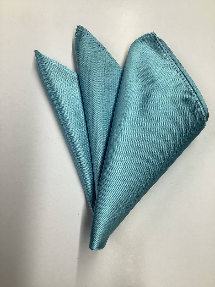 新品★定価3,190円の品★最高級織物使用のシルク100%ポケットチーフ★ 光沢のあるキャンディブルー系無地 お買い得サービス拍卖