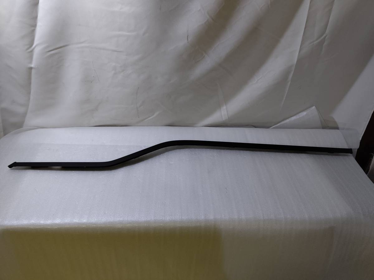 新品 未使用 日産 純正 E24 ARE24 キャラバン コーチ ホーミー 左フロントドア LH 助手席ドア ベルトモールディング モール拍卖