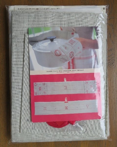 【フェリシモ】ジュールフェリエ パリの暮らしを感じる赤をきかせた刺しゅうクロスの会11.両手ミトン【未使用】拍卖